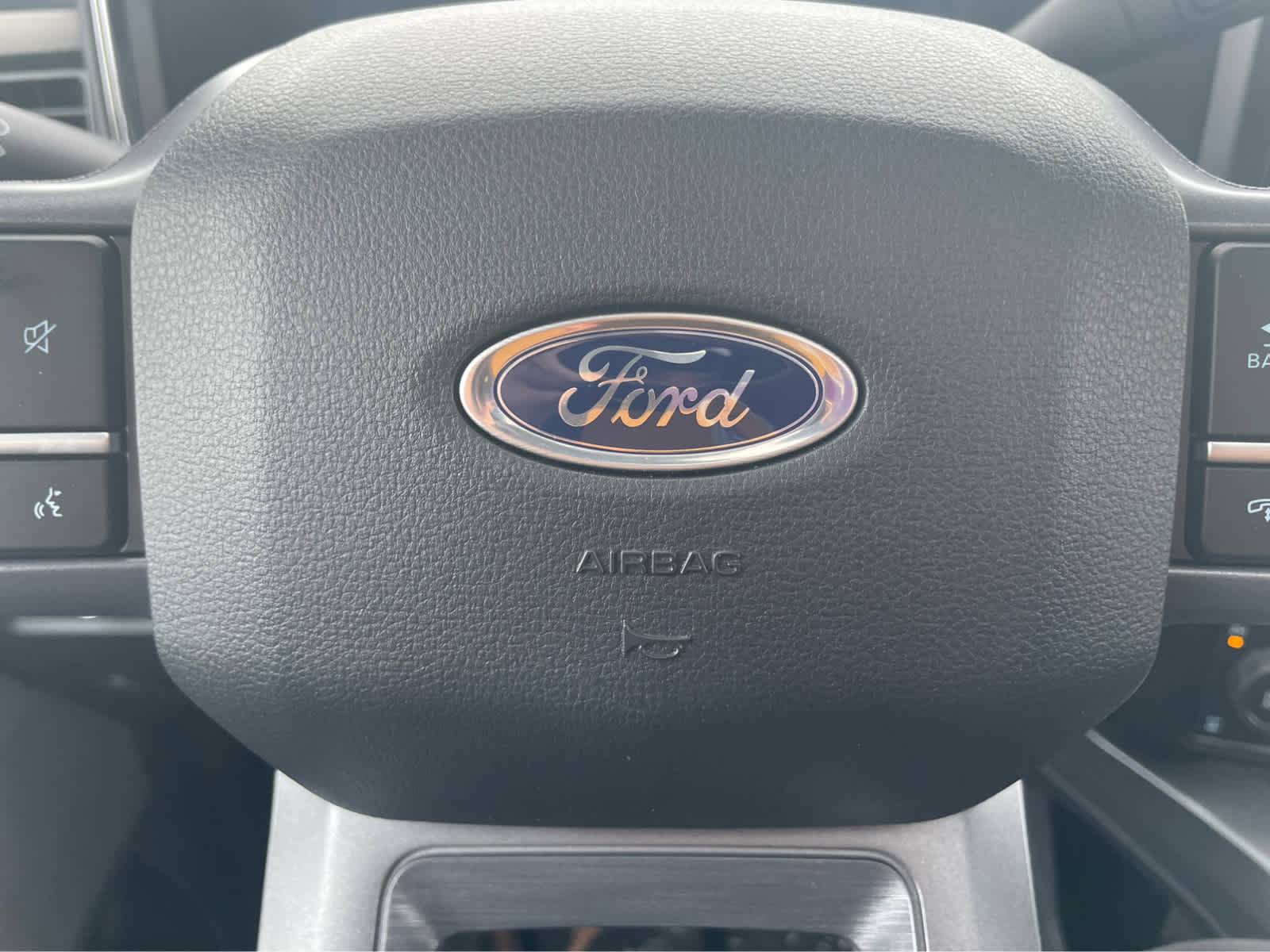 Used 2026 Ford F350 Lariat w/ FX4 Off-Road Package image 18