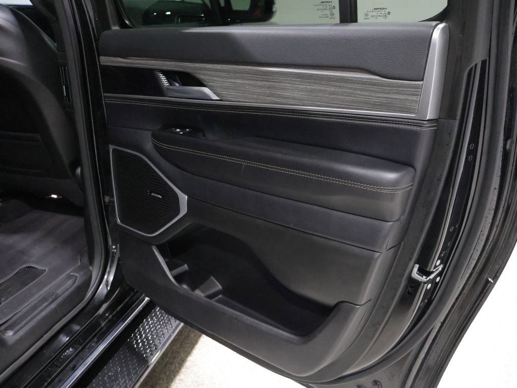 Used 2024 Jeep Wagoneer L Series III w/ Flexible Seating Group image 23