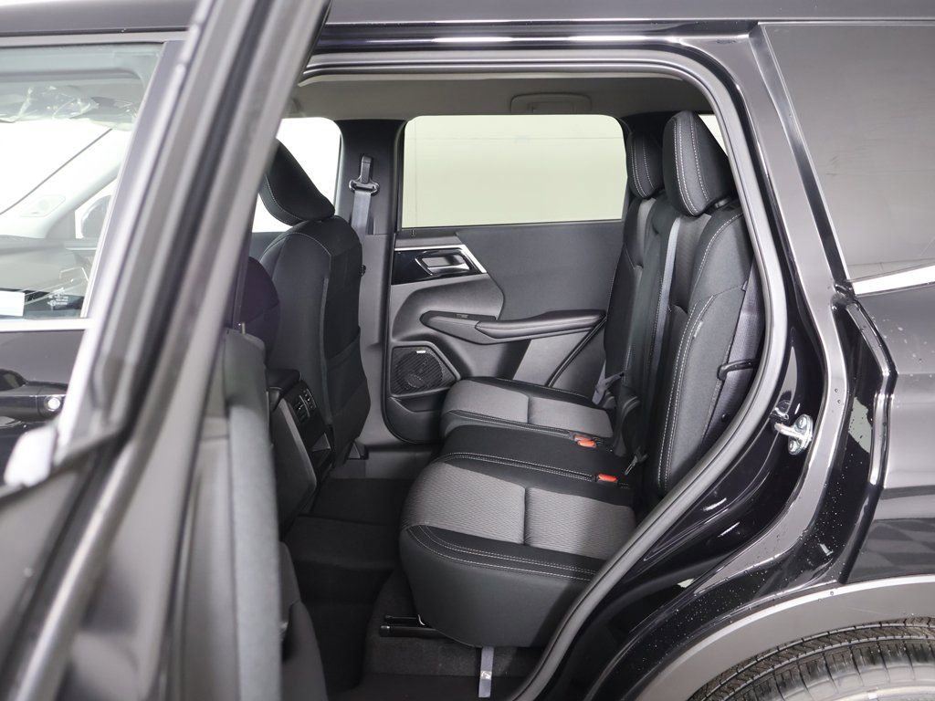 New 2026 Mitsubishi Outlander ES image 30