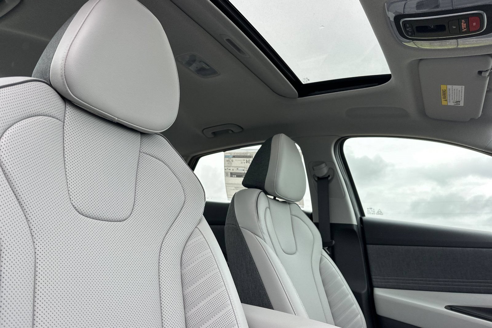 New 2026 Hyundai Elantra Limited FWD image 15