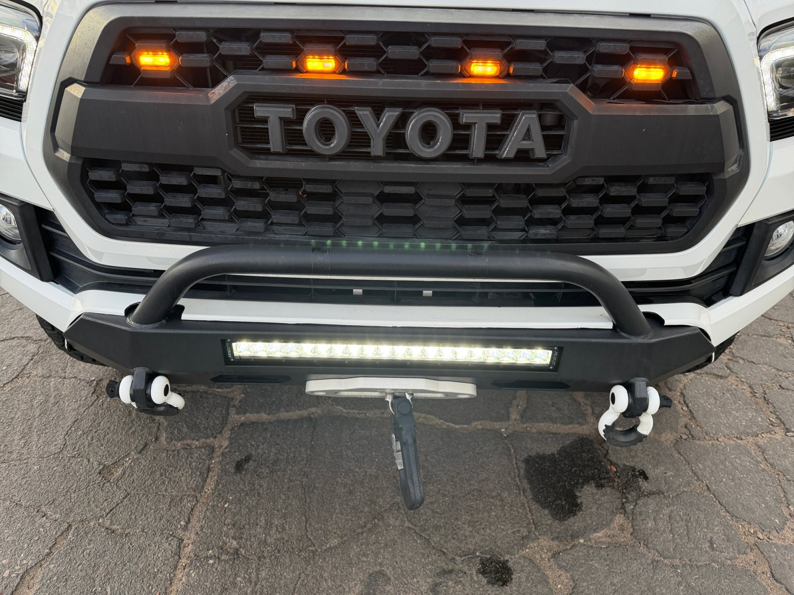 Used 2017 Toyota Tacoma TRD Off-Road w/ Premium & Technology Package AWD/4WD image 31