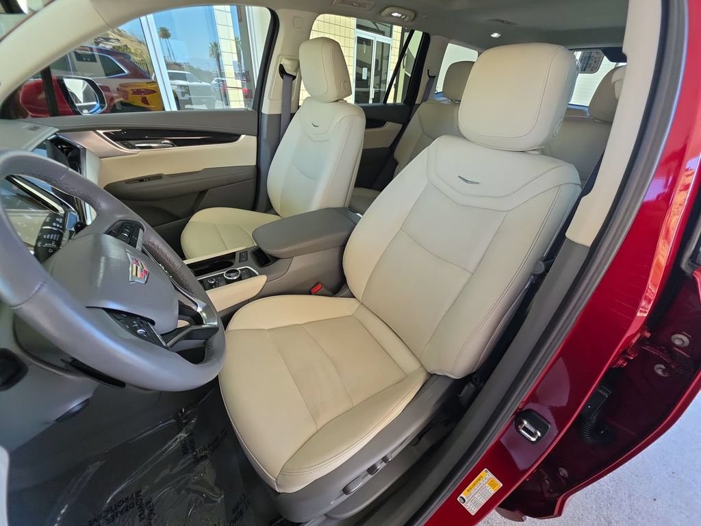 Used 2023 Cadillac XT6 Premium Luxury w/ LPO, Premium Carpet Package FWD image 20