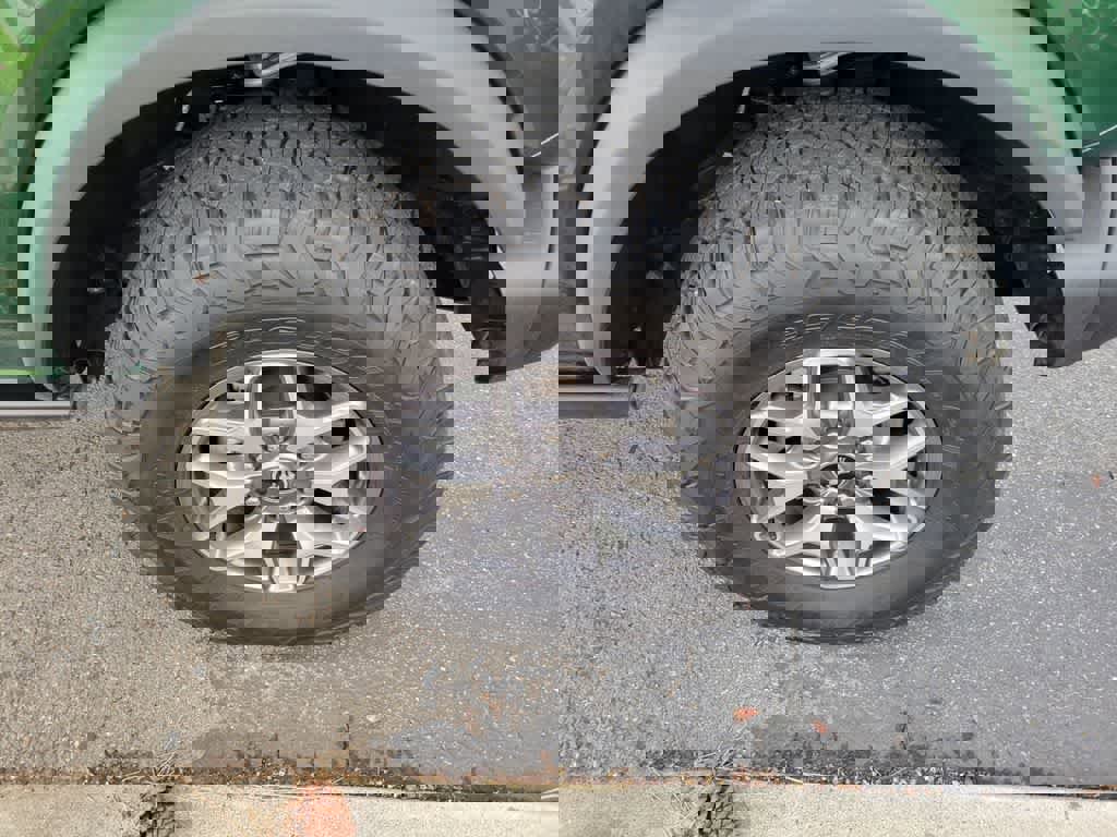 Used 2025 Ford Bronco Badlands image 10