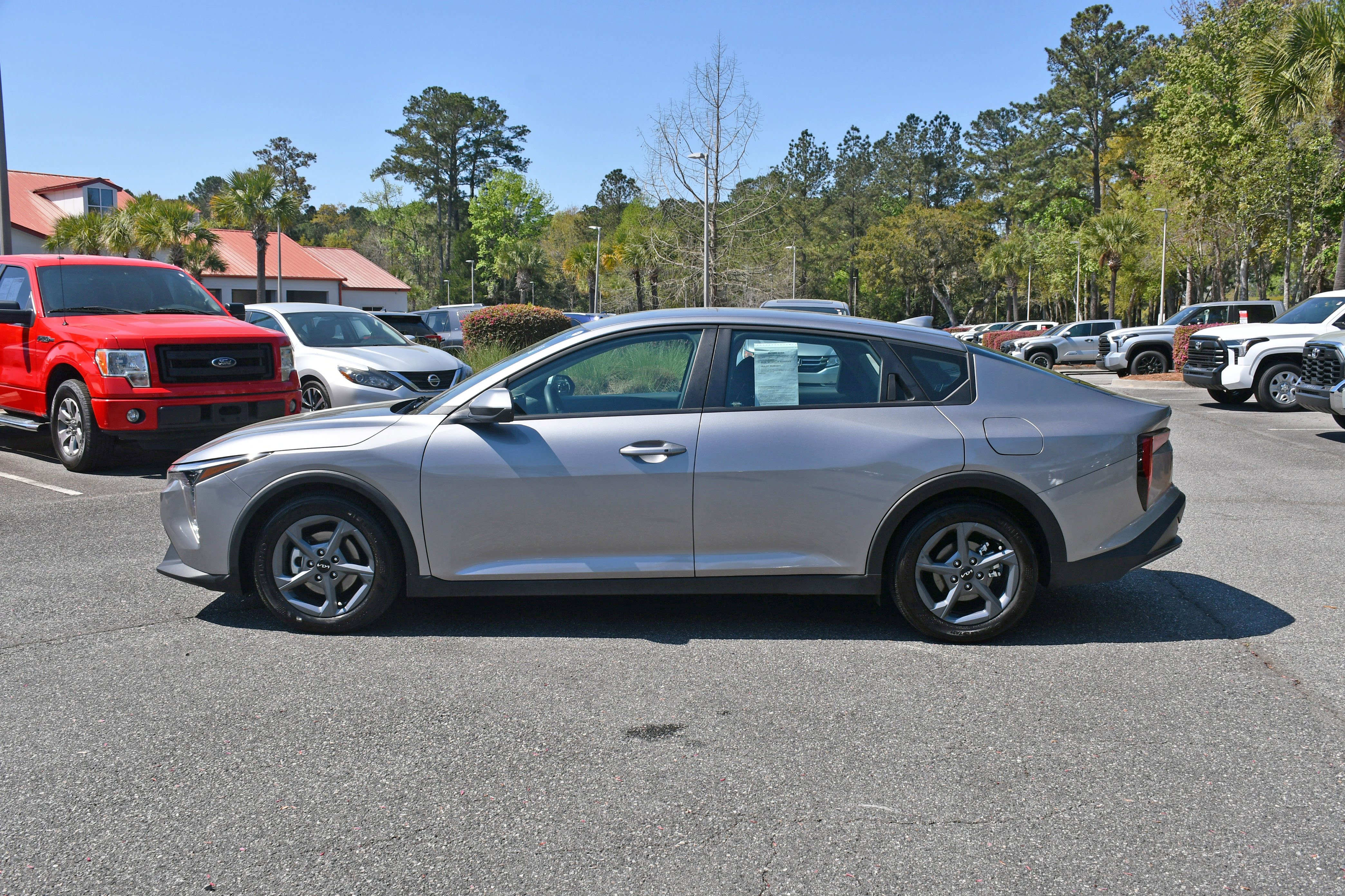 Used 2025 Kia K4 LXS image 2