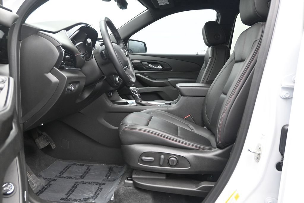 Used 2023 Chevrolet Traverse RS FWD image 12