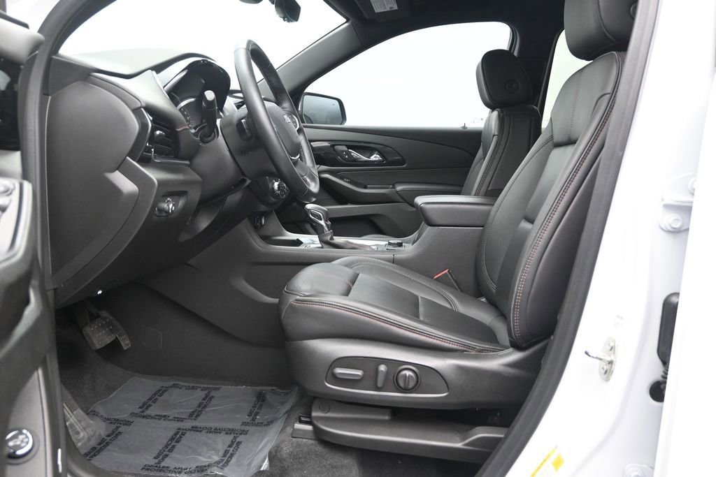 Used 2023 Chevrolet Traverse RS FWD image 12