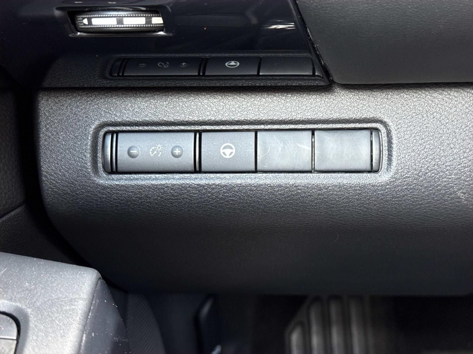 Used 2024 Nissan Pathfinder SV FWD image 19