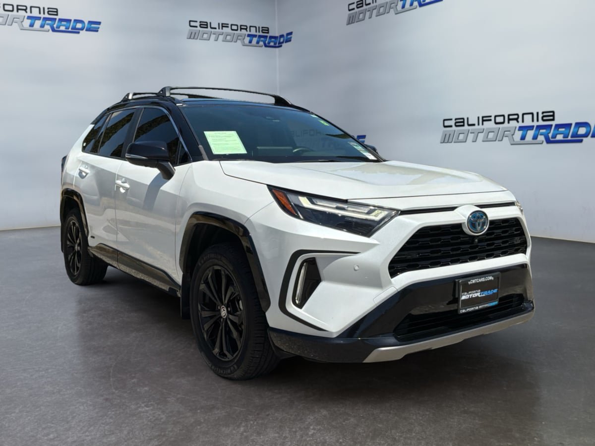 Used 2023 Toyota RAV4 XSE AWD/4WD image 3