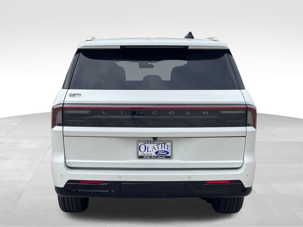 New 2026 Lincoln Navigator Reserve AWD/4WD image 4