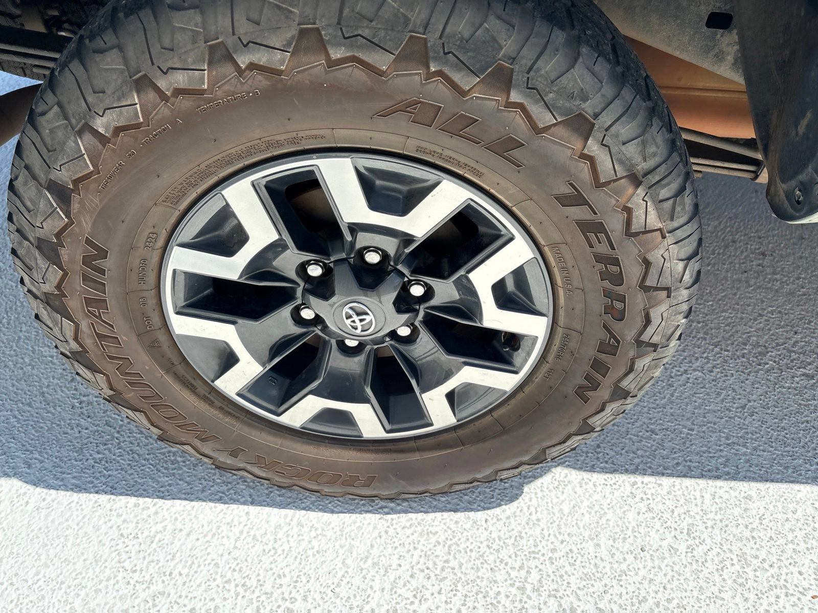 Used 2022 Toyota Tacoma TRD Off-Road w/ Technology Package RWD image 9