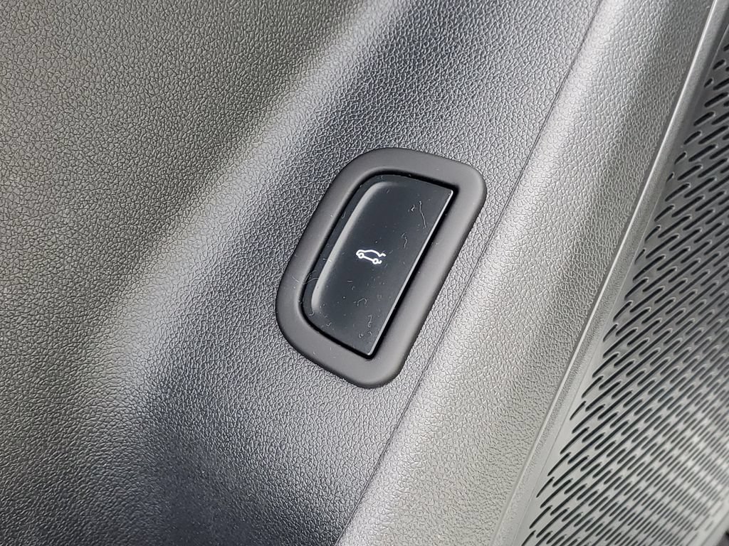 Used 2025 Chevrolet Traverse LT w/ Driver Confidence Package FWD image 23