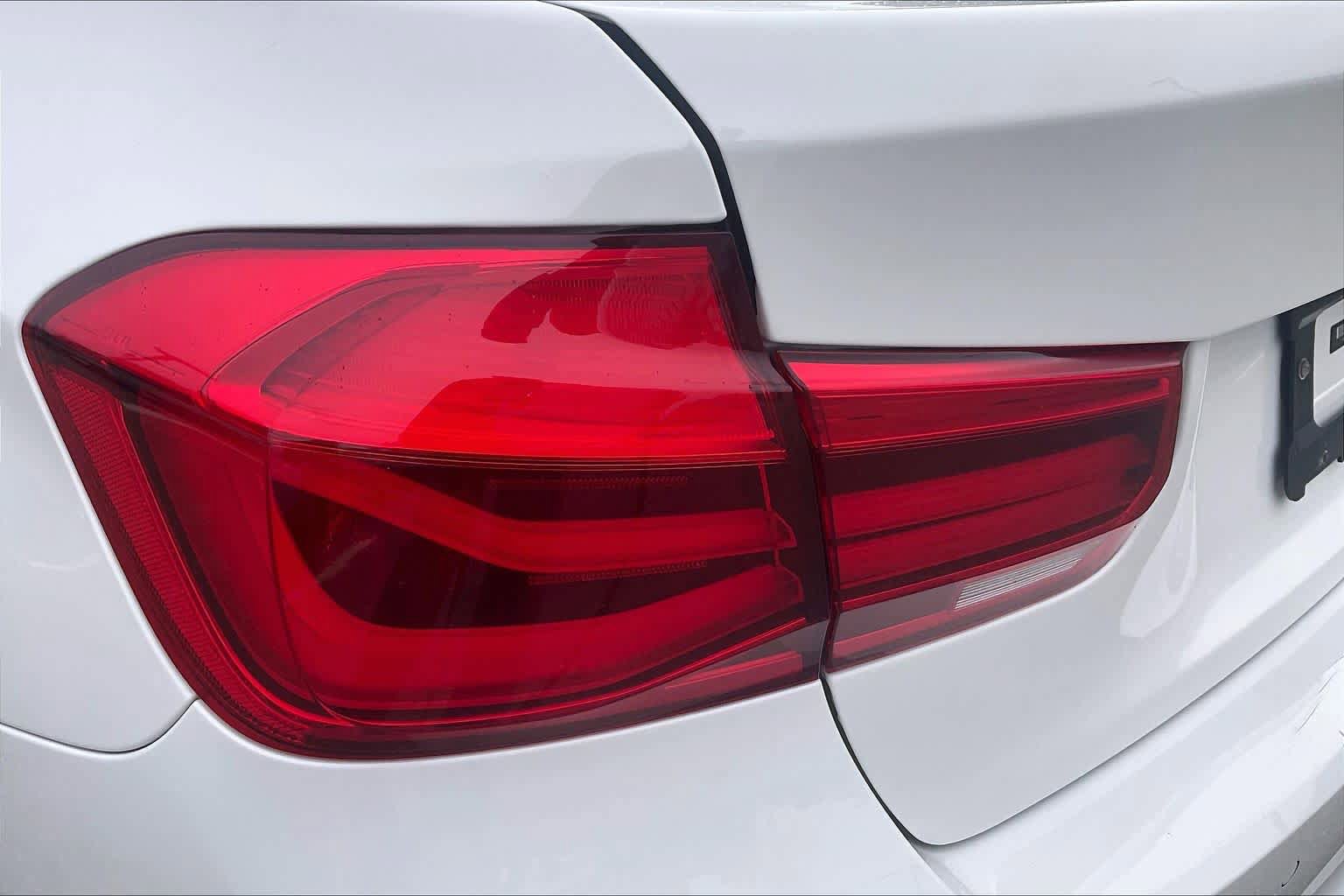 Used 2018 BMW 330e w/ Premium Package RWD image 27