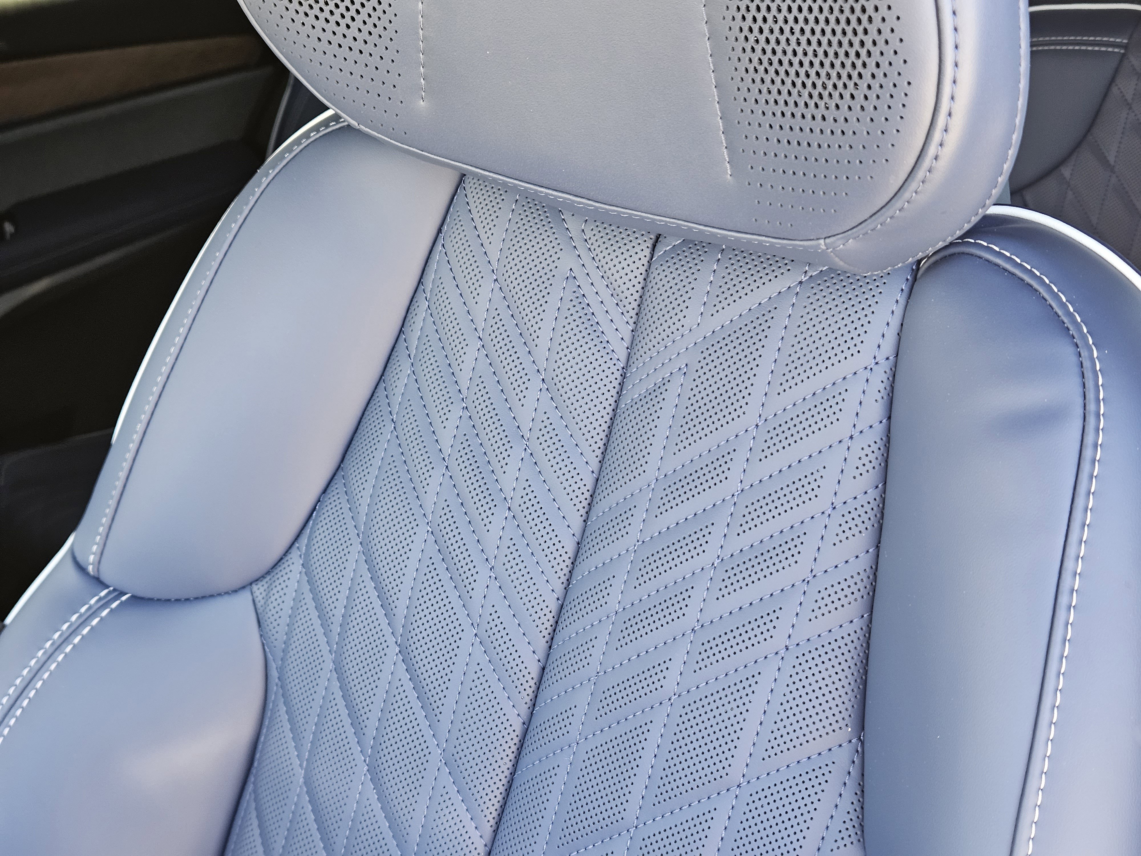 Used 2026 Cadillac Vistiq Premium Luxury image 15