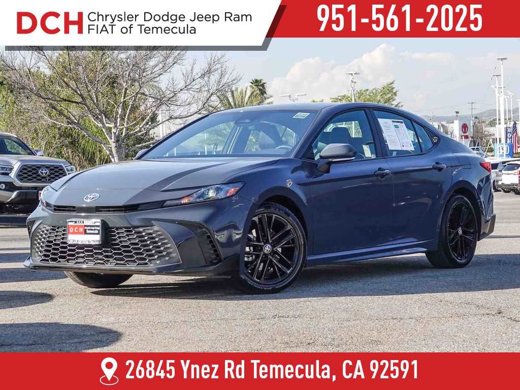 Used 2025 Toyota Camry SE image 1