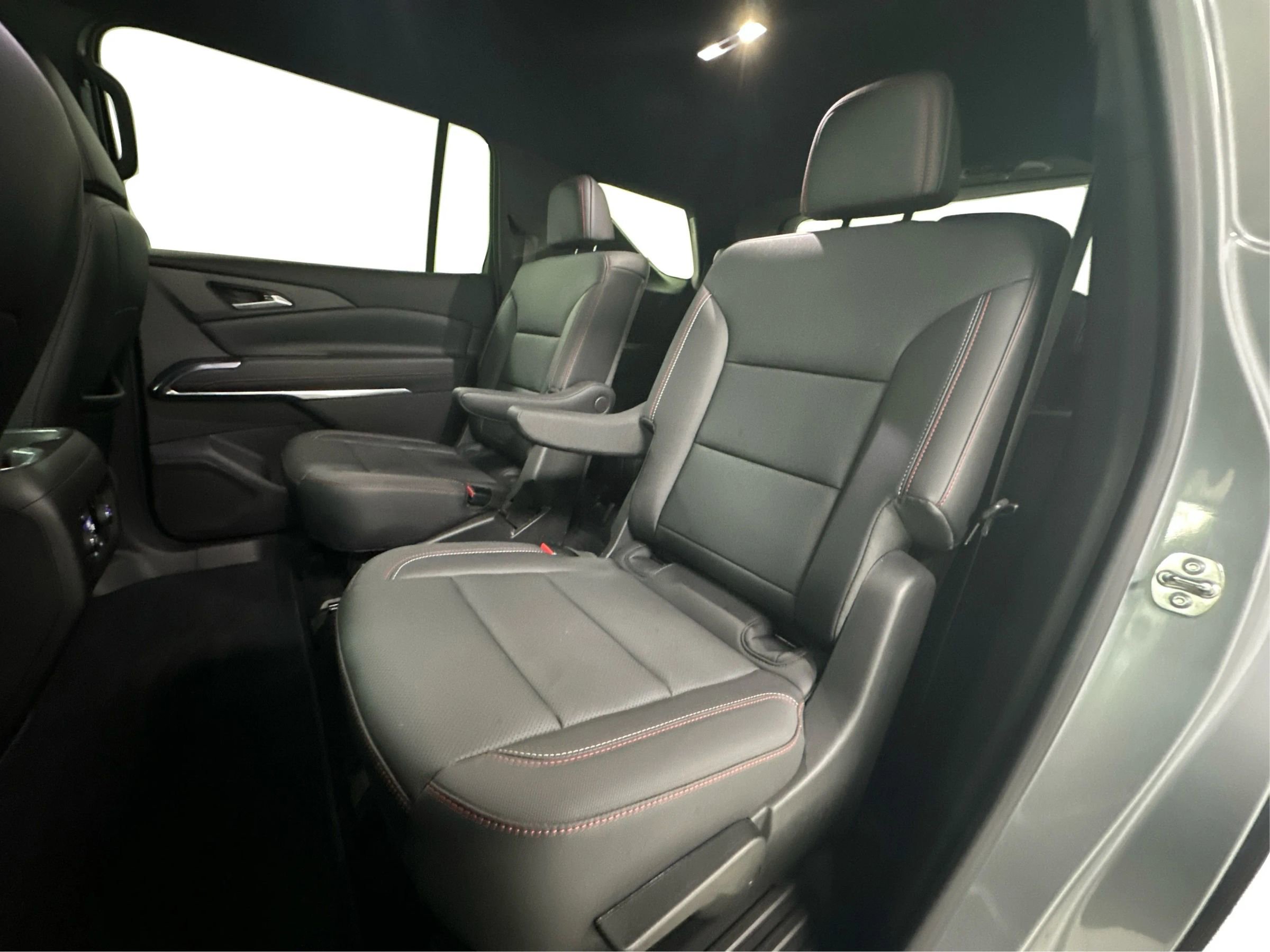 Used 2025 Chevrolet Traverse Z71 image 15