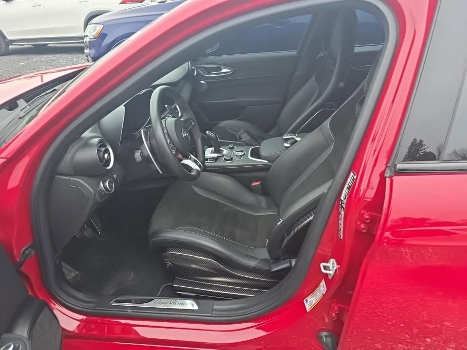 Used 2024 Alfa Romeo Giulia Quadrifoglio image 7