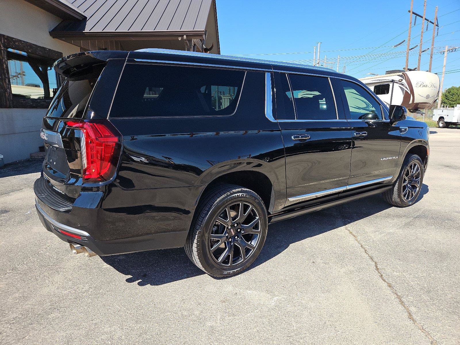 Used 2024 GMC Yukon XL Denali w/ Denali Reserve Package AWD/4WD image 8