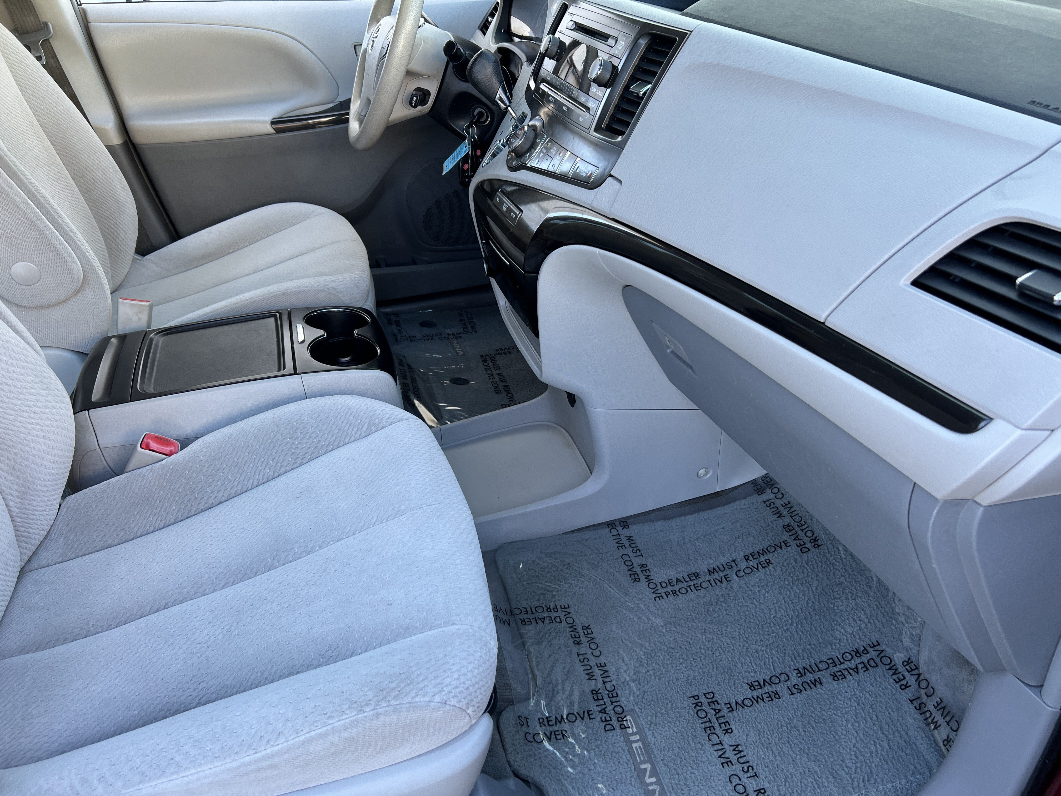 Used 2014 Toyota Sienna LE FWD image 18