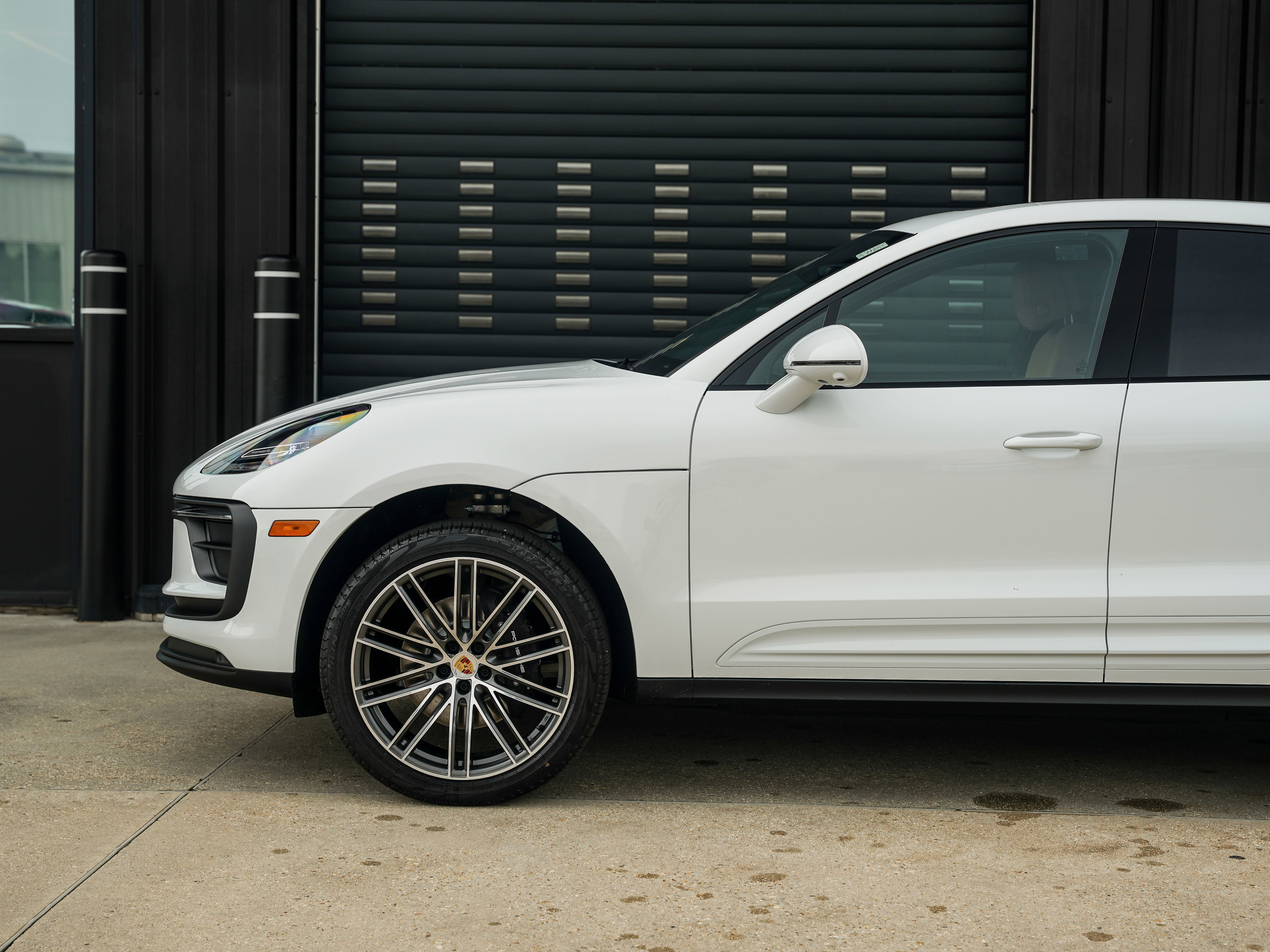 Certified 2025 Porsche Macan image 11
