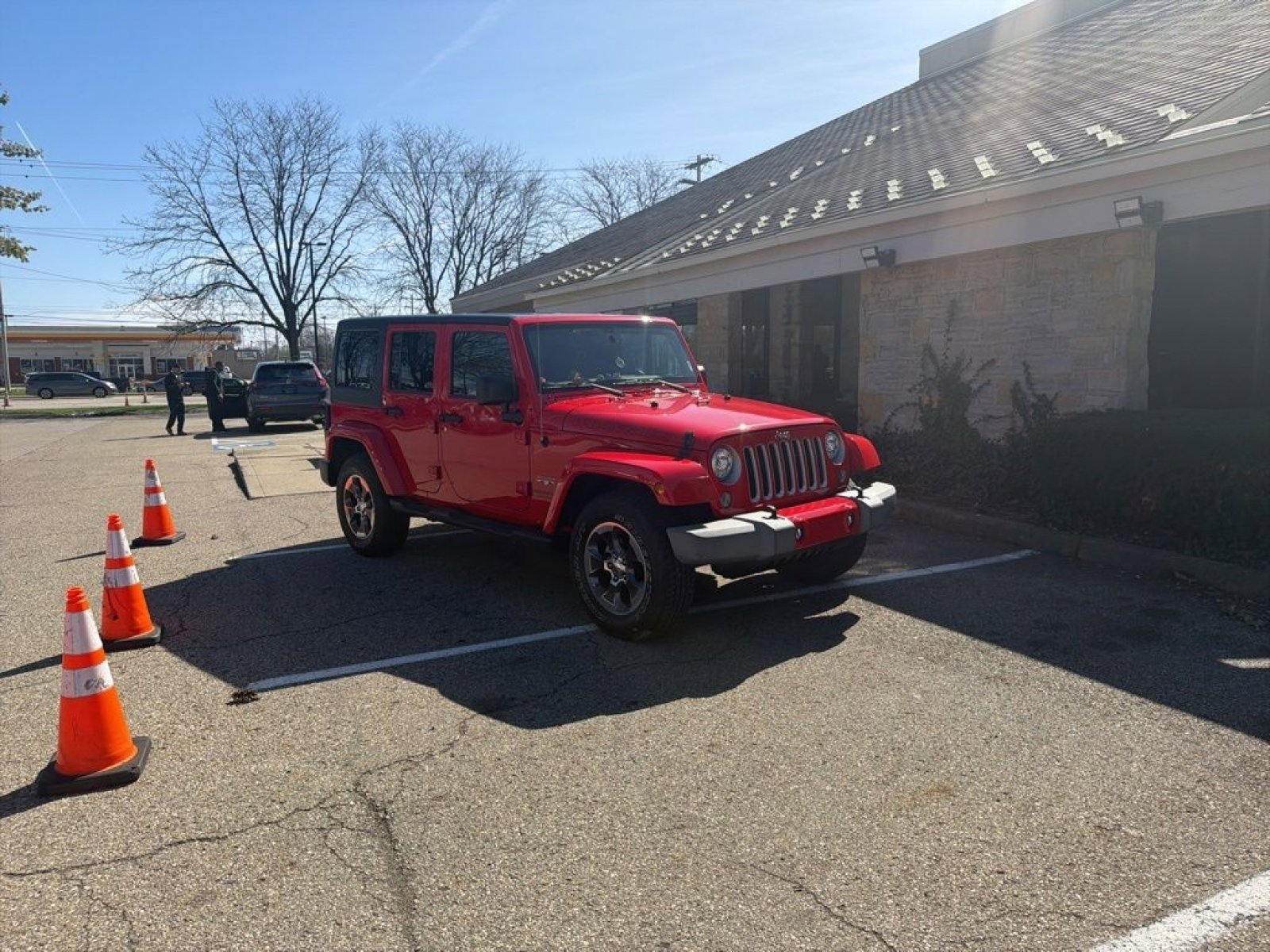 Used 2017 Jeep Wrangler Unlimited Sahara w/ Connectivity Group image 14