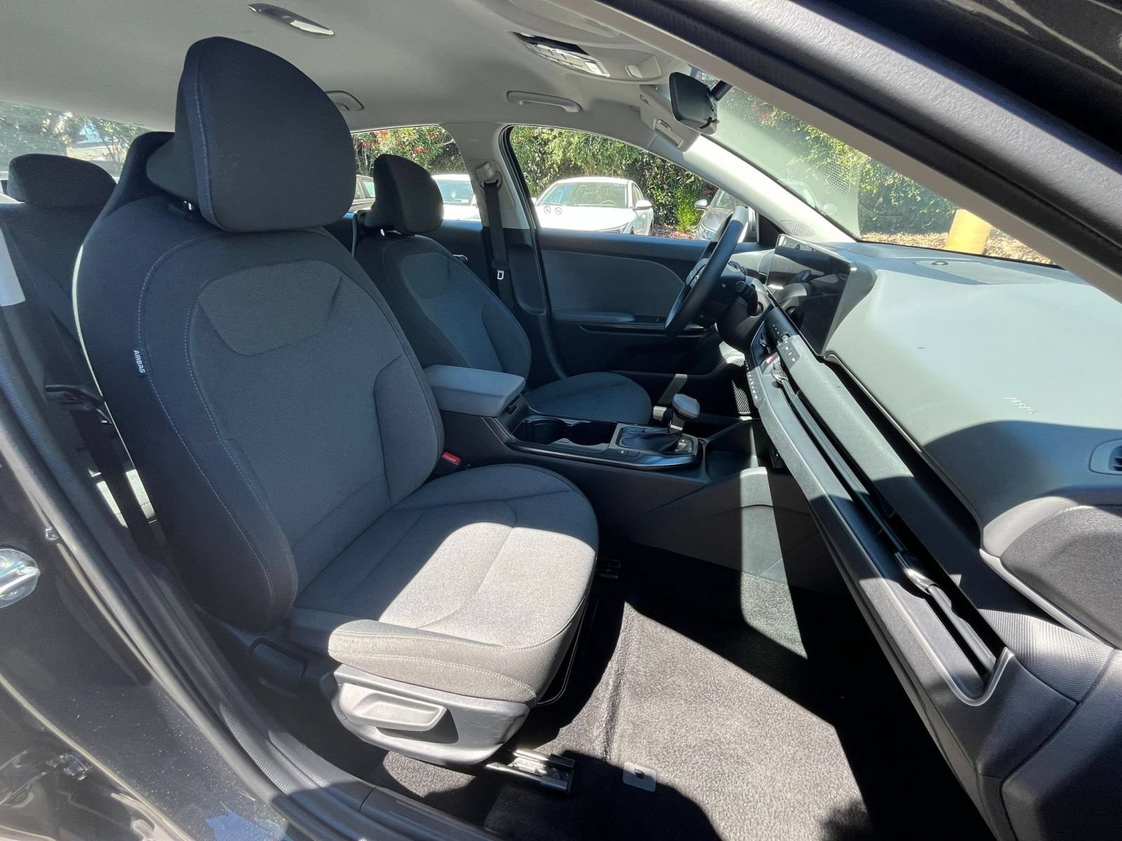 Used 2025 Kia K4 FWD image 35