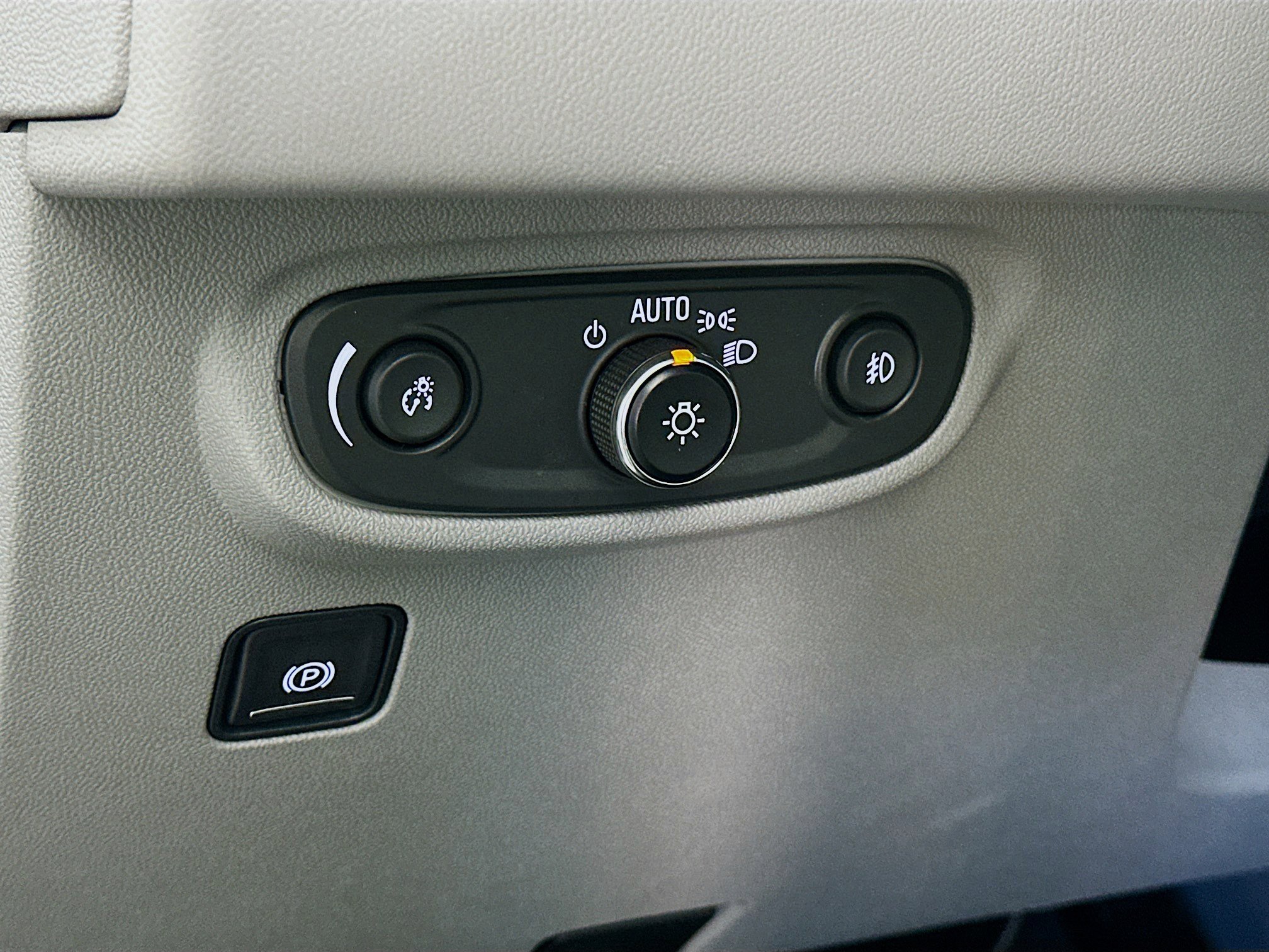 Used 2023 GMC Terrain SLT image 16