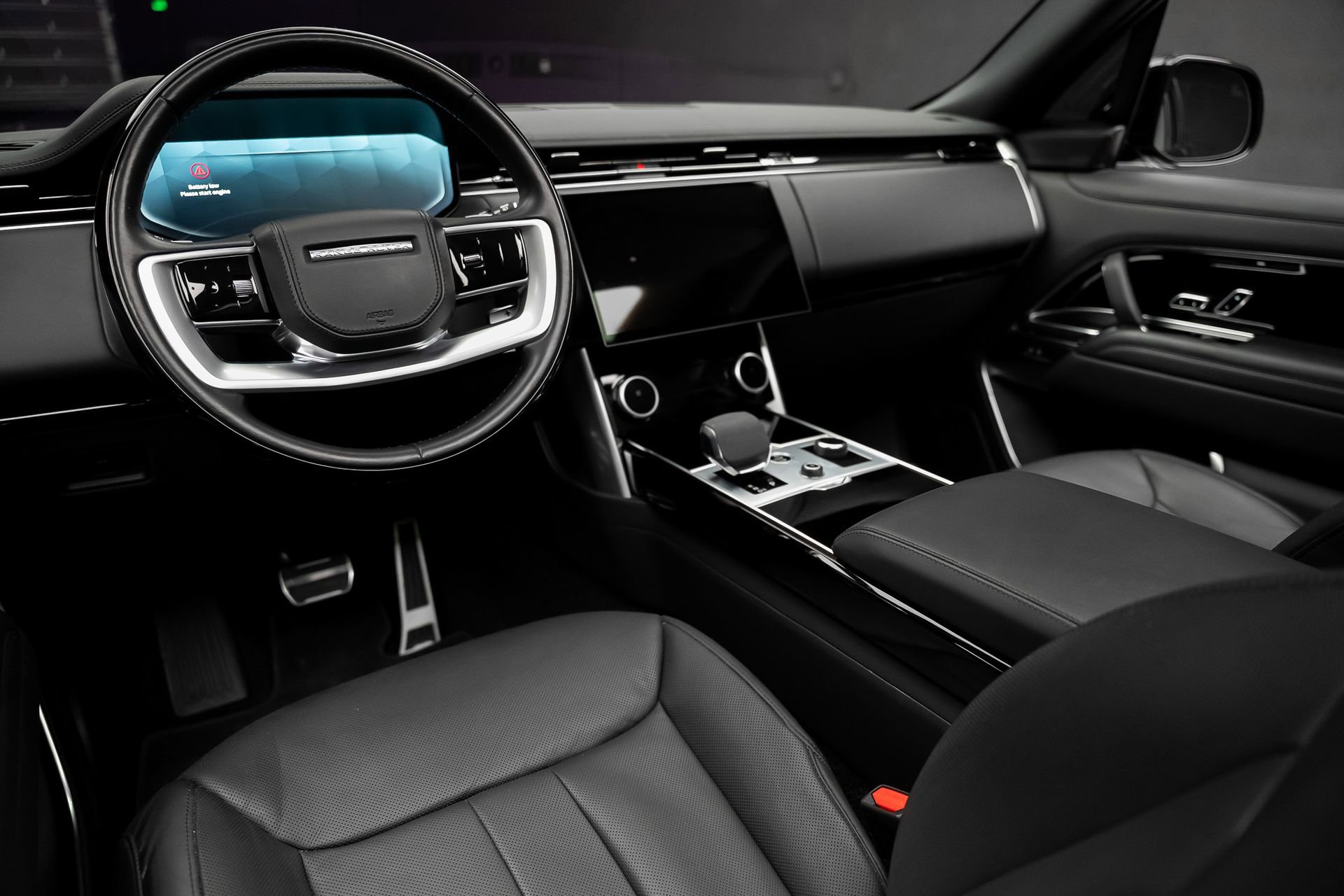 Used 2023 Land Rover Range Rover SE image 2