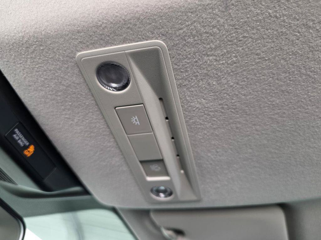 Used 2026 Nissan Kicks SV FWD image 25
