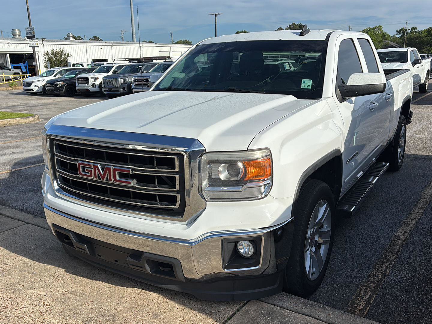 Used 2015 GMC Sierra 1500 SLE w/ SLE Value Package RWD image 3