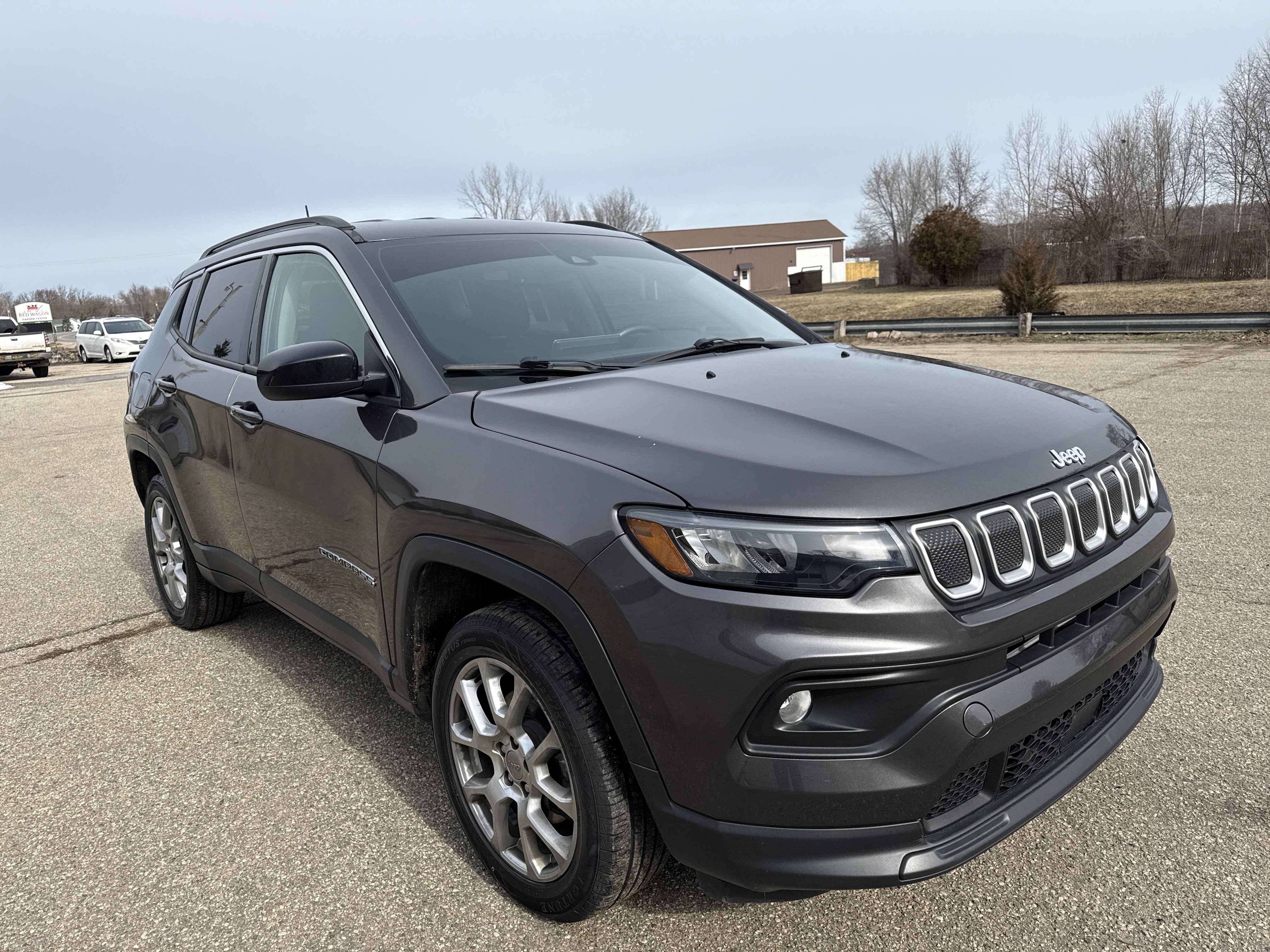 Used 2022 Jeep Compass Latitude image 1