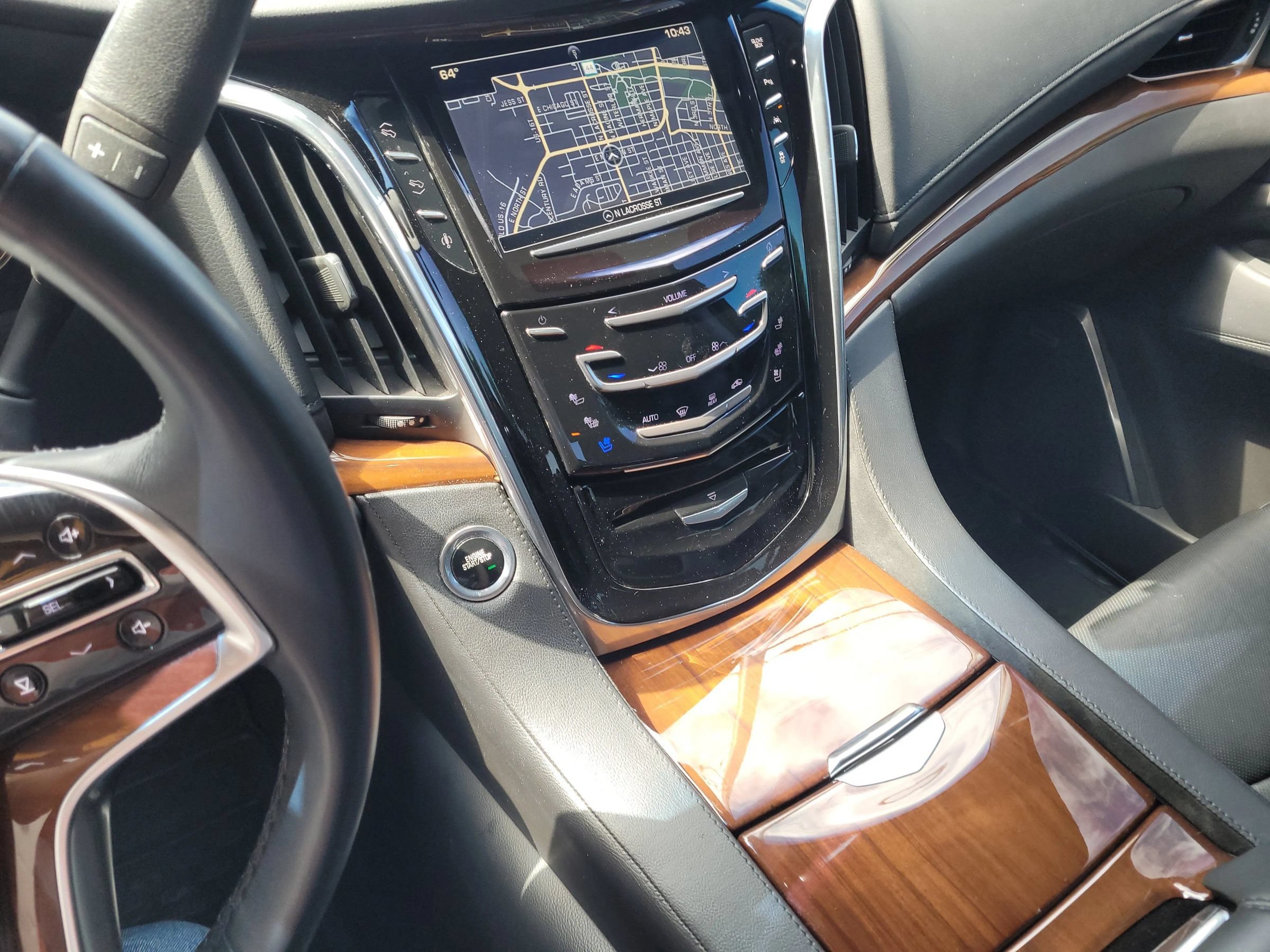 Used 2017 Cadillac Escalade Luxury AWD/4WD image 9