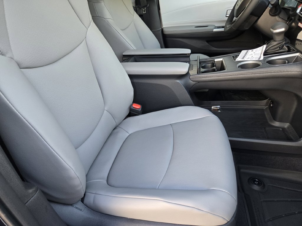 New 2026 Toyota Sienna XLE FWD image 11
