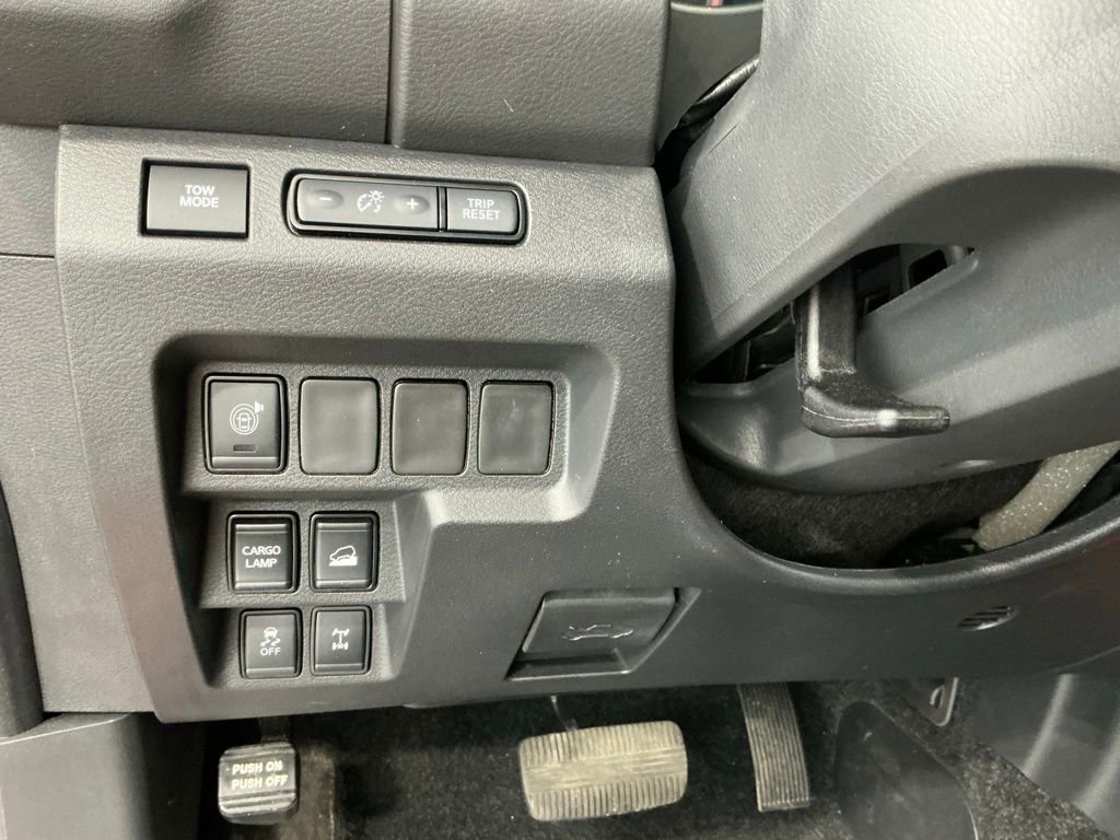 Used 2025 Nissan Frontier PRO-4X AWD/4WD image 34