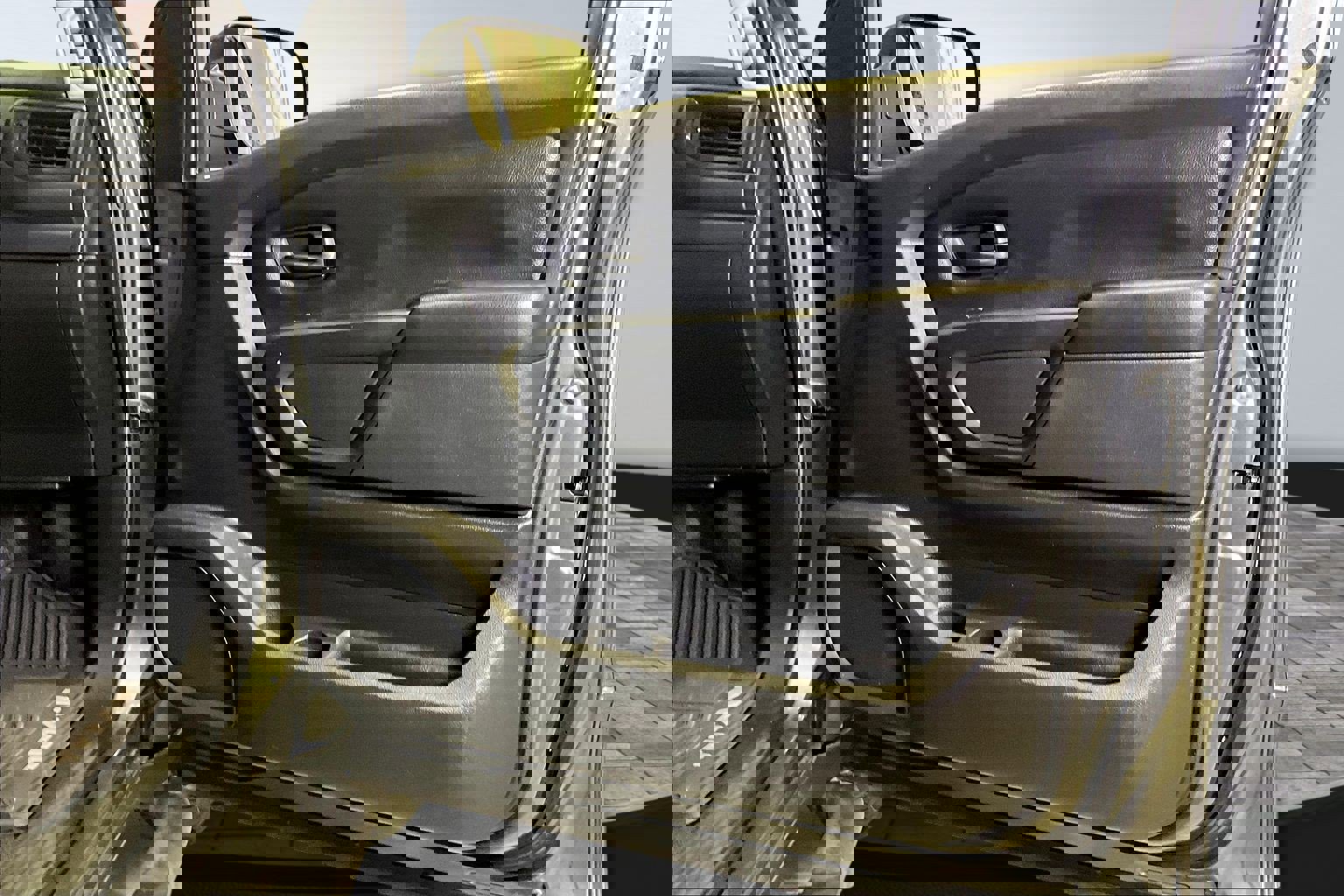 Used 2021 Nissan Titan S w/ S Utility Package image 27