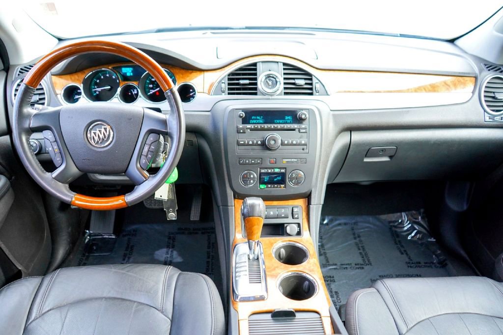Used 2011 Buick Enclave CXL image 24
