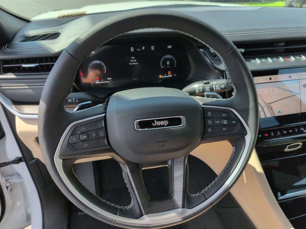 New 2026 Jeep Grand Cherokee Limited w/ Luxury Tech Group II RWD image 15