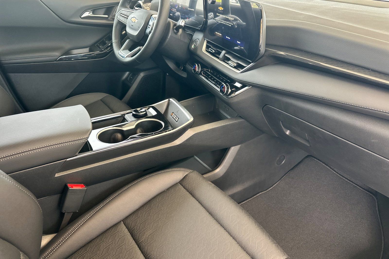 New 2026 Chevrolet Equinox LT w/ Convenience Package II AWD/4WD image 18