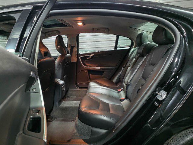 Used 2017 Volvo S60 T5 Inscription w/ Climate Package image 16