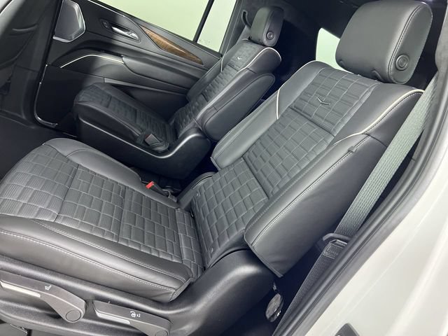 Certified 2024 Cadillac Escalade ESV Premium Luxury Platinum w/ Heavy-Duty Trailer Package AWD/4WD image 26