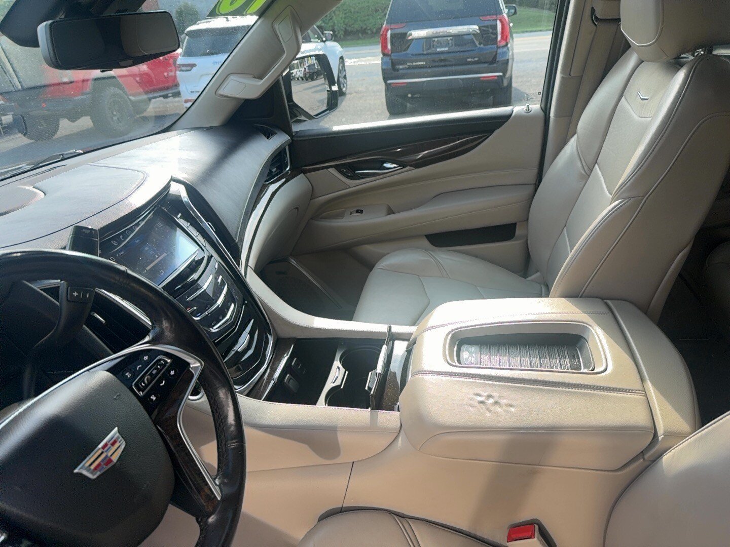 Used 2018 Cadillac Escalade ESV Luxury AWD/4WD image 20