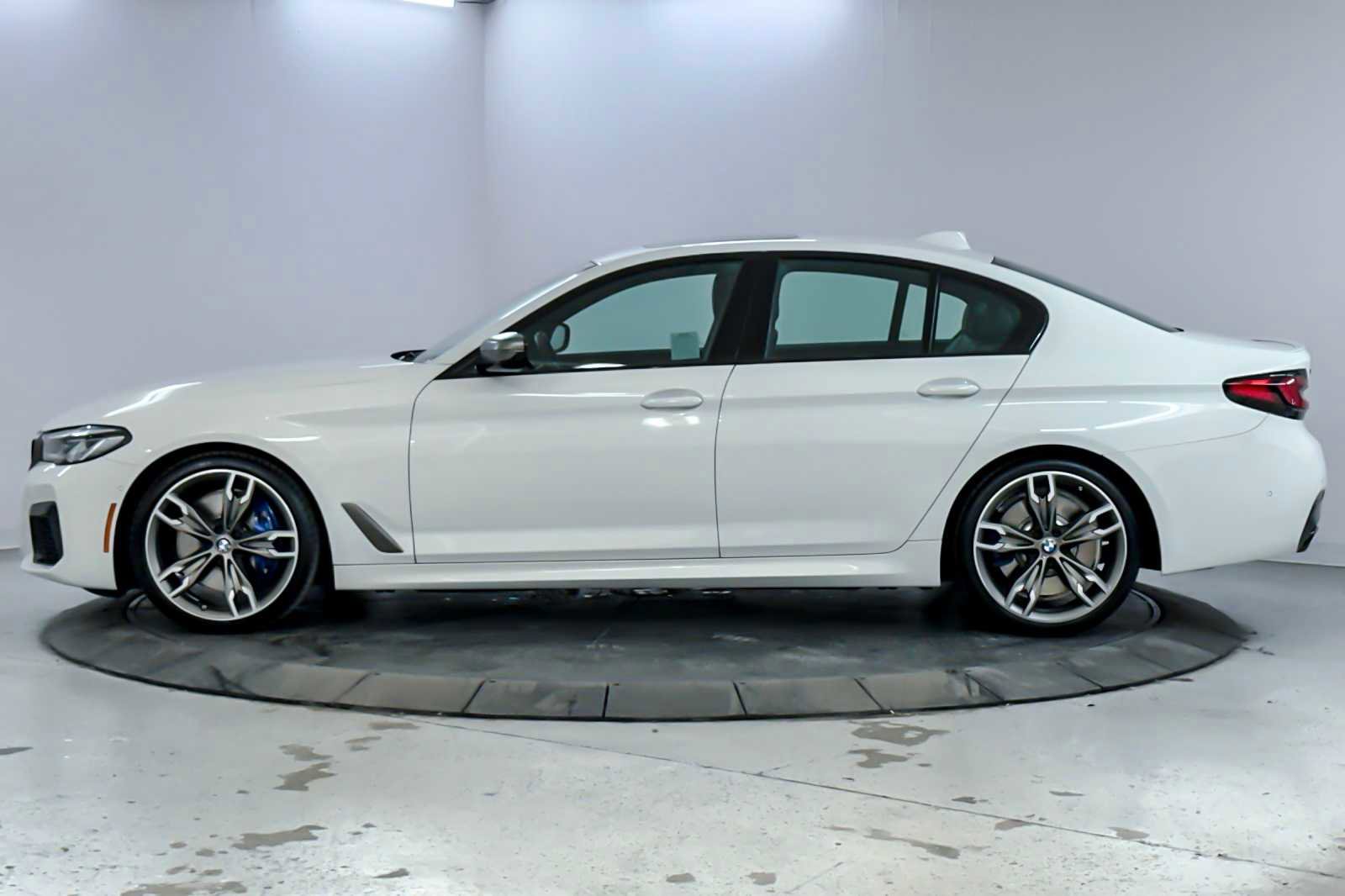 Used 2023 BMW M550i xDrive image 5