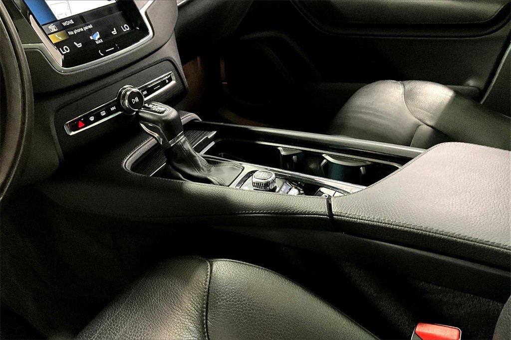 Used 2020 Volvo XC90 T6 Momentum image 18