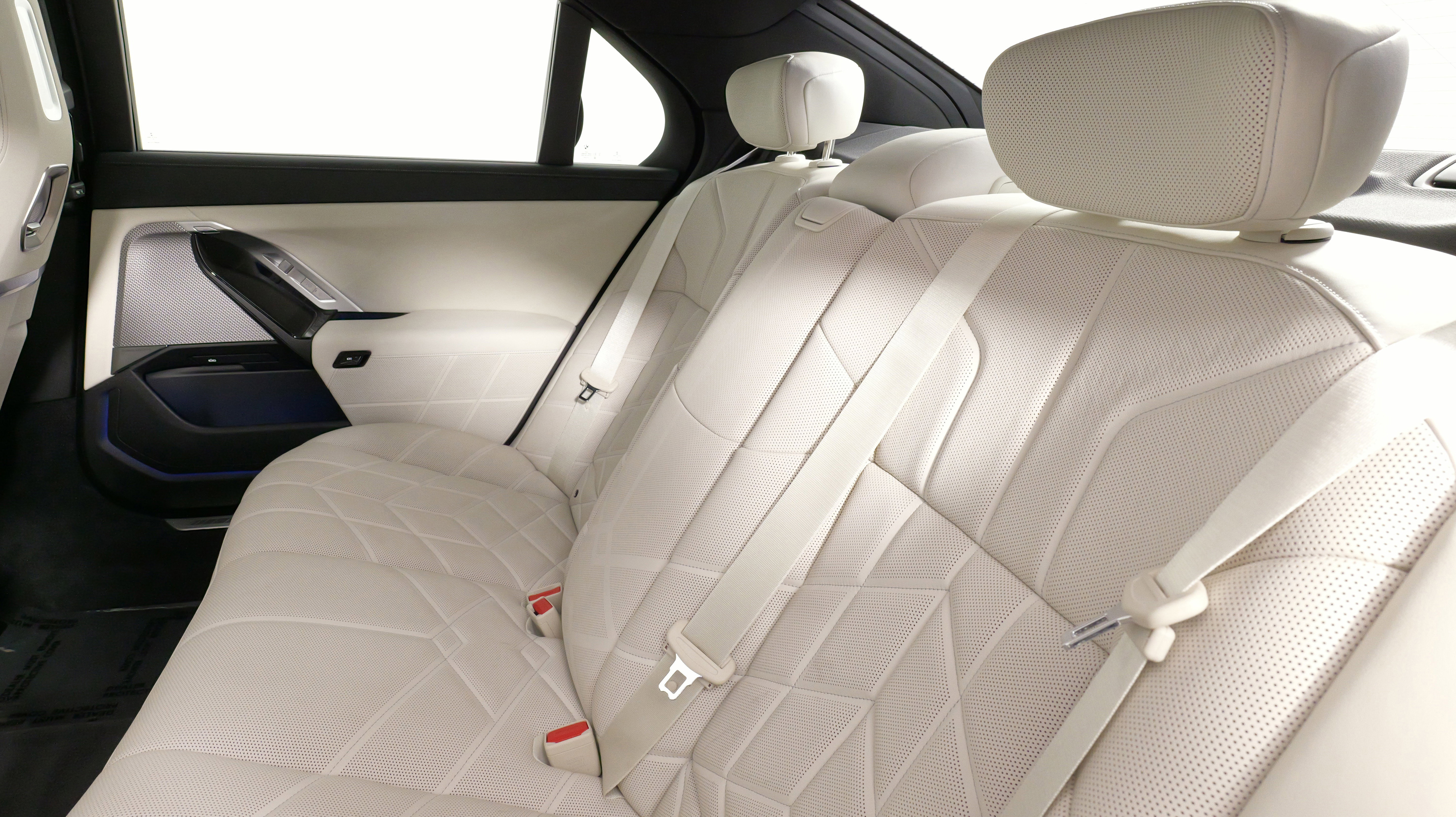 Used 2023 BMW 760i xDrive image 28