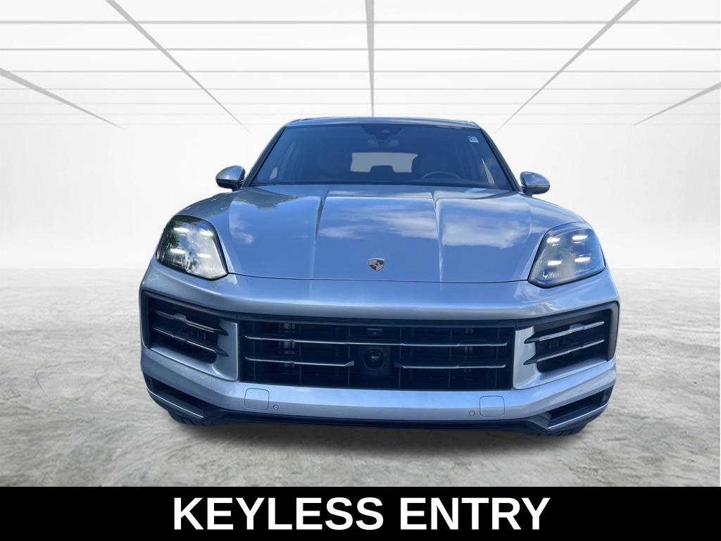 Used 2025 Porsche Cayenne AWD/4WD image 9