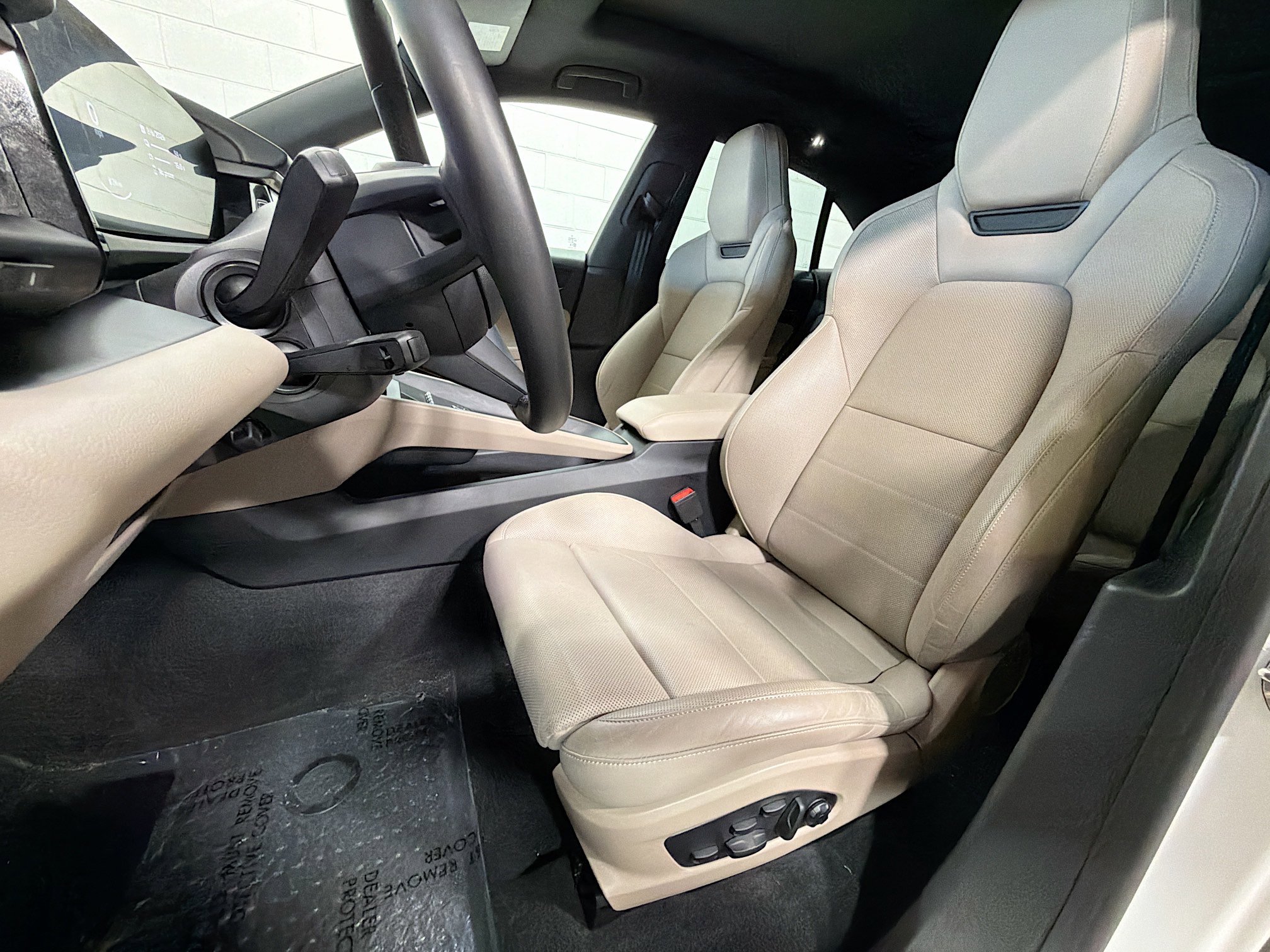 Certified 2025 Porsche Macan 4S Electric image 5