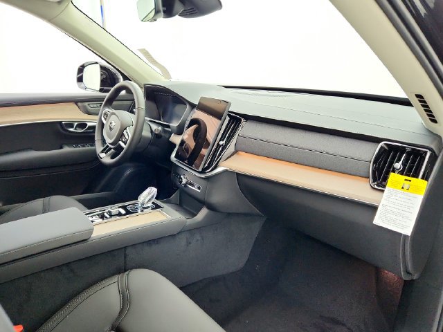 New 2026 Volvo XC90 B6 Plus w/ Protection Package Premier AWD/4WD image 13