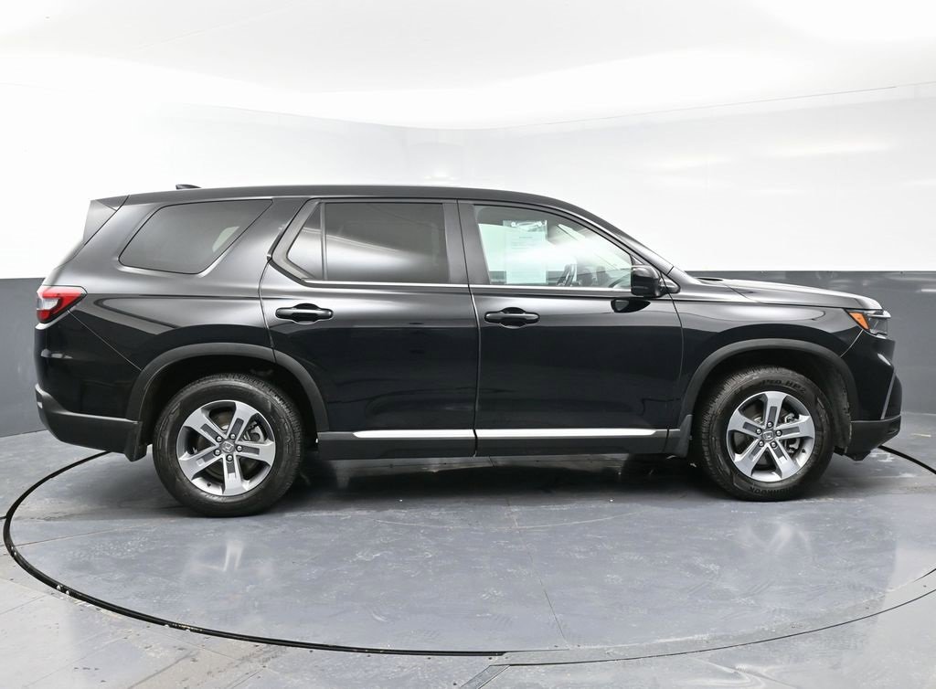 Used 2025 Honda Pilot EX-L image 8