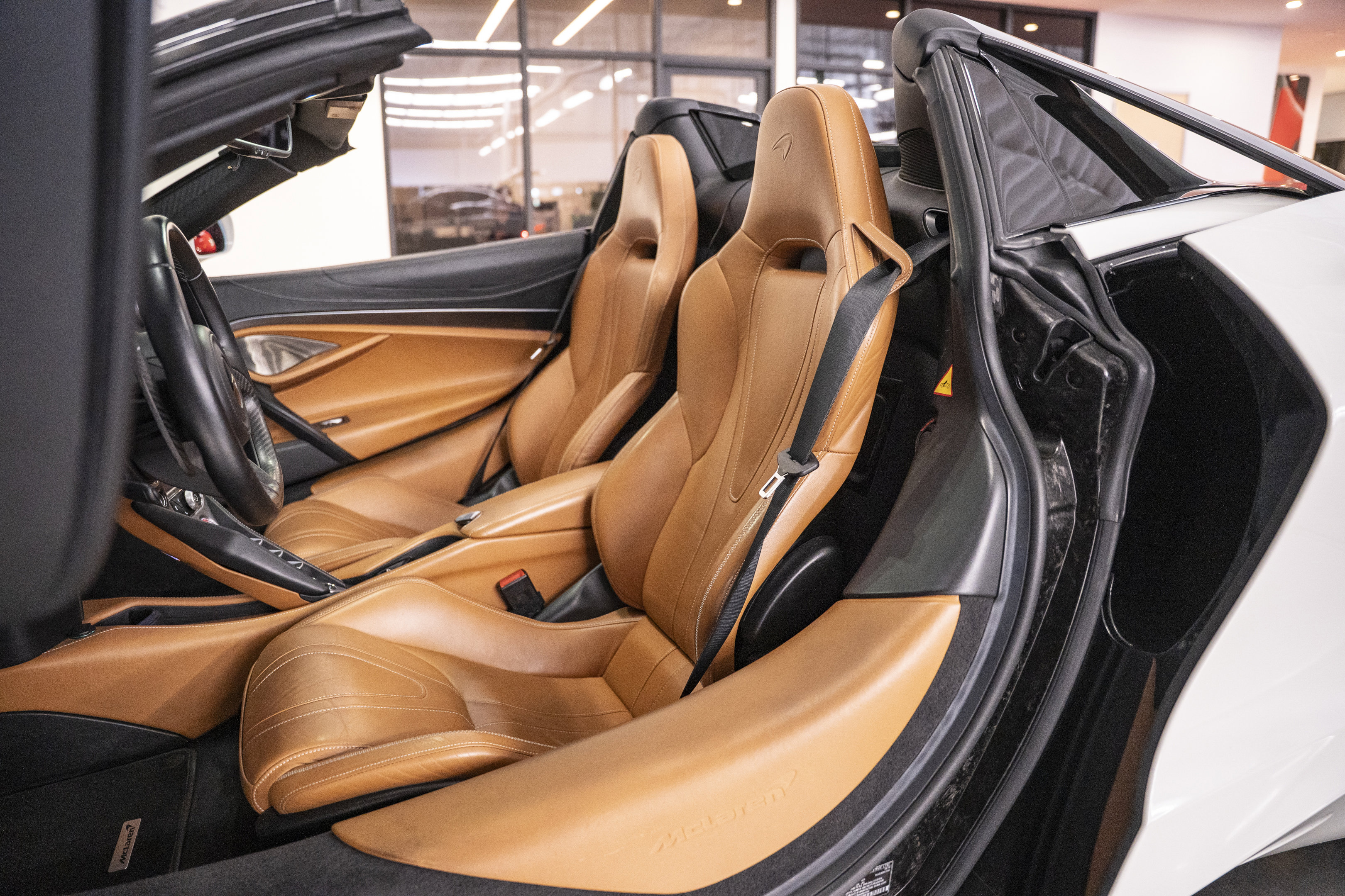 Used 2020 McLaren 720S Spider image 30