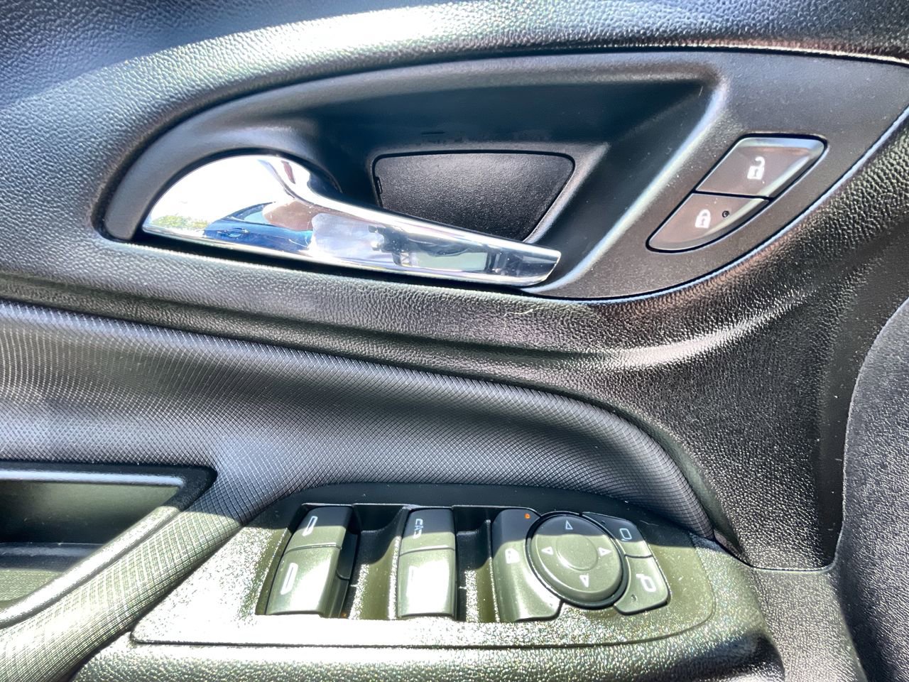 Used 2023 Chevrolet Equinox RS w/ RS Leather Package FWD image 24