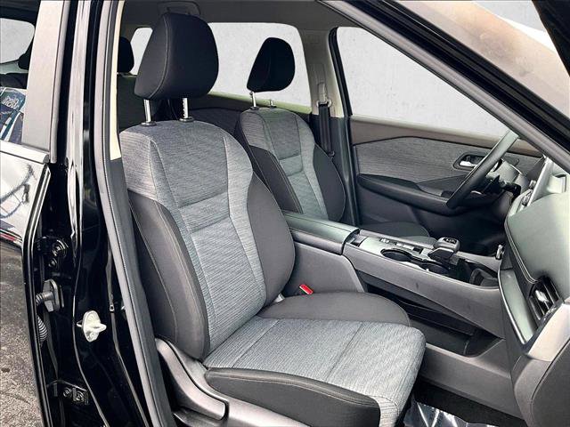 Used 2023 Nissan Rogue SV image 9